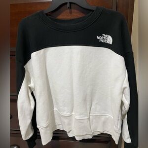 Women’s The Northface Sweater Black and White